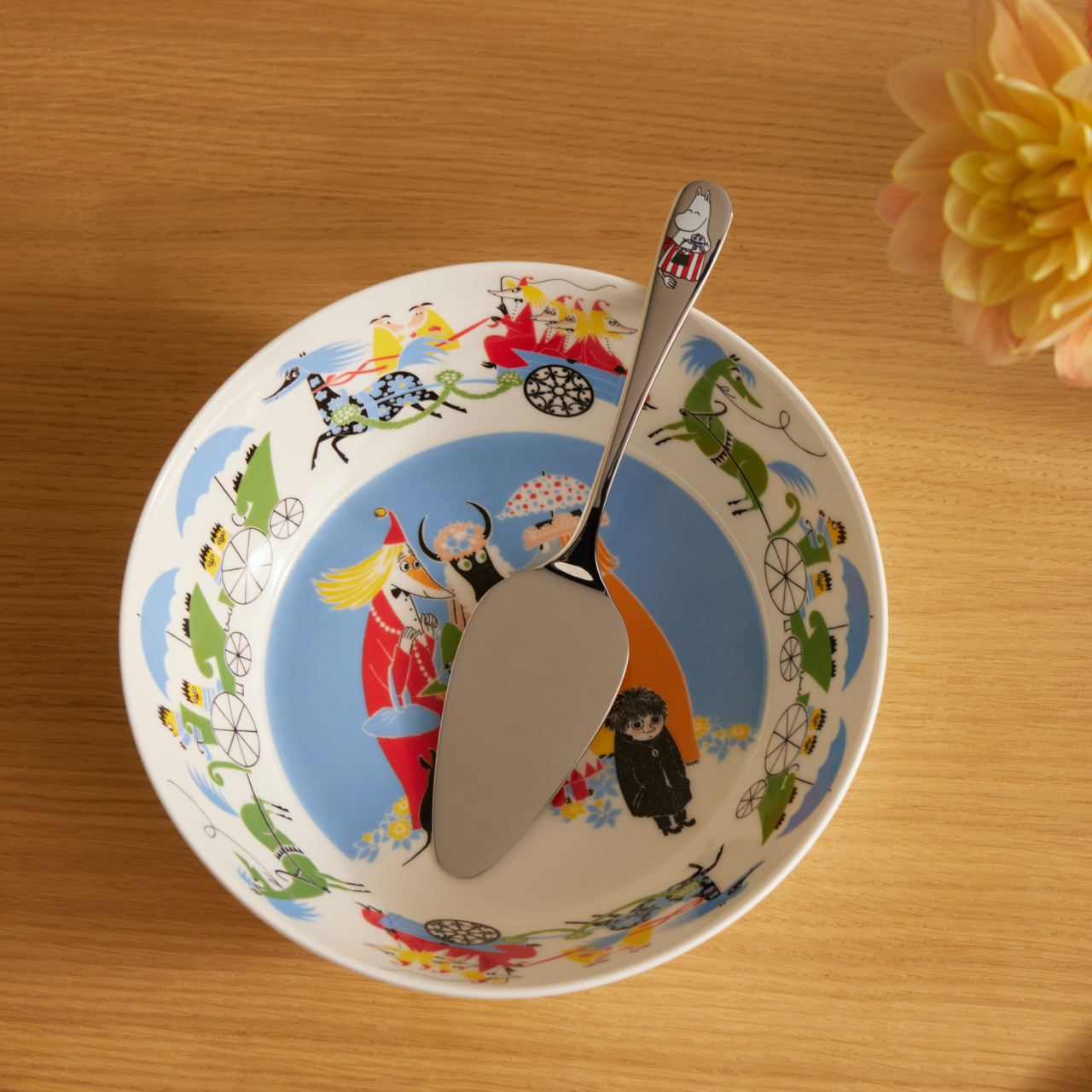 1009288_Moomin_moonin-Cake-lifter-Celebration_2.jpg
