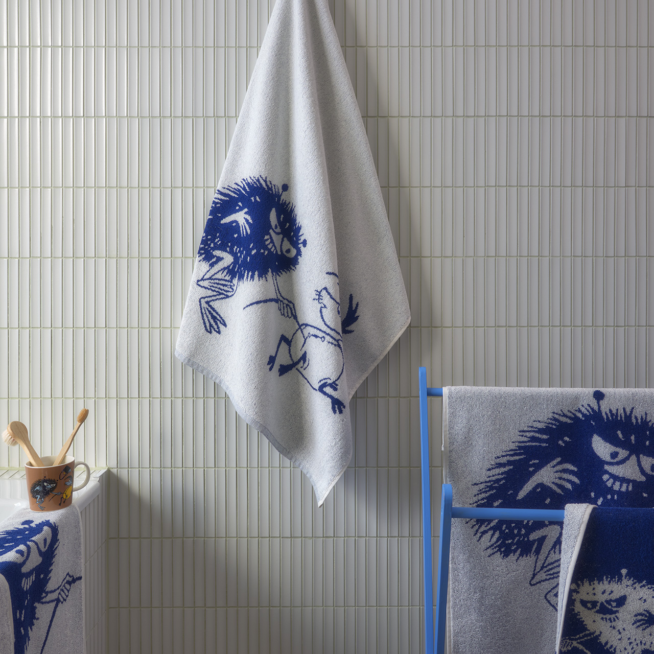 1069854_Moomin_bath_towel_70x140_Stinky_offwhite_2.jpg