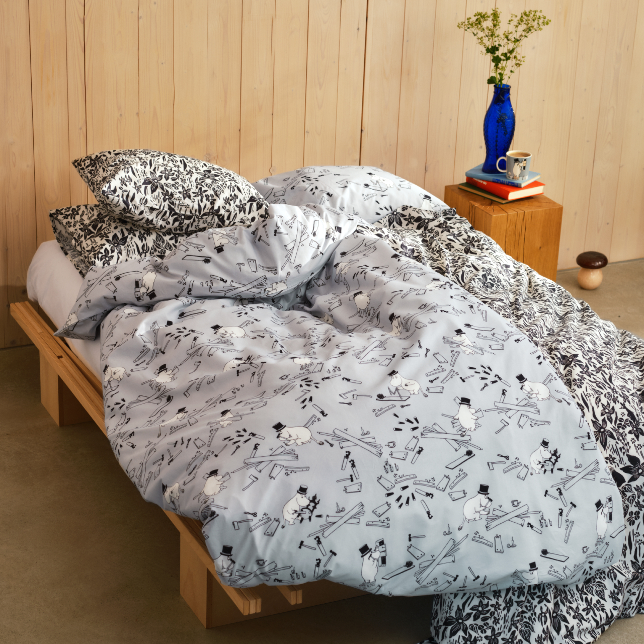 1070822_Moomin_moomin_bedset_150x210cm_Lilja_black_2.jpg