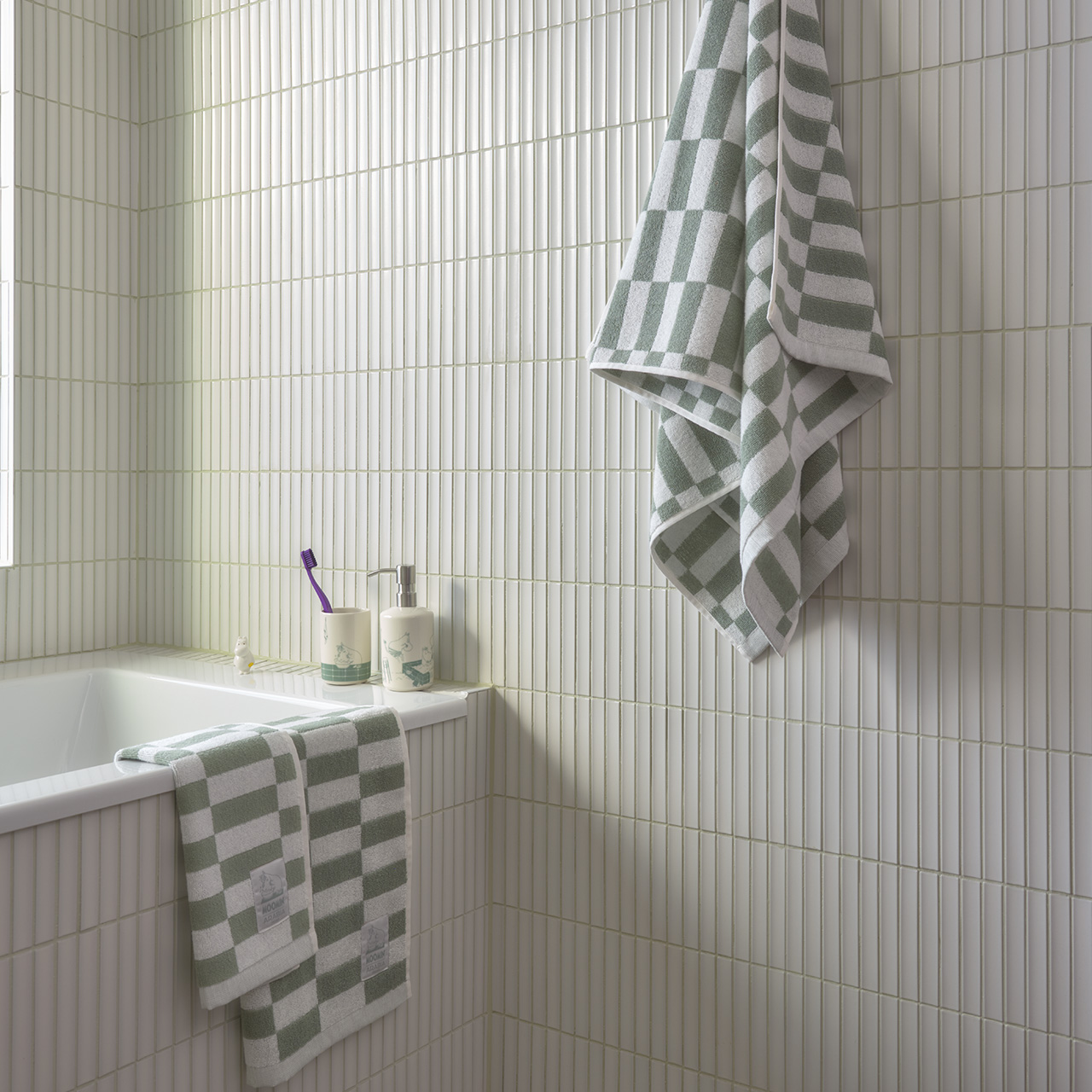 1074324_Moomin_bath_towel_70x140cm_Checks_green_2.jpg