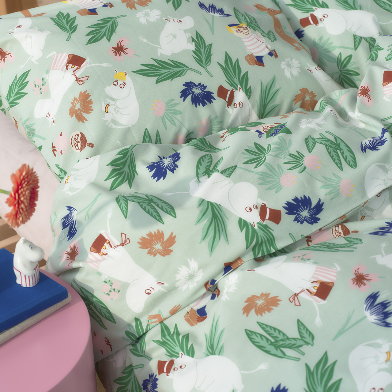 1074726_Moomin_bedset_Flower_Garden_150x210_GOTS_2.jpg