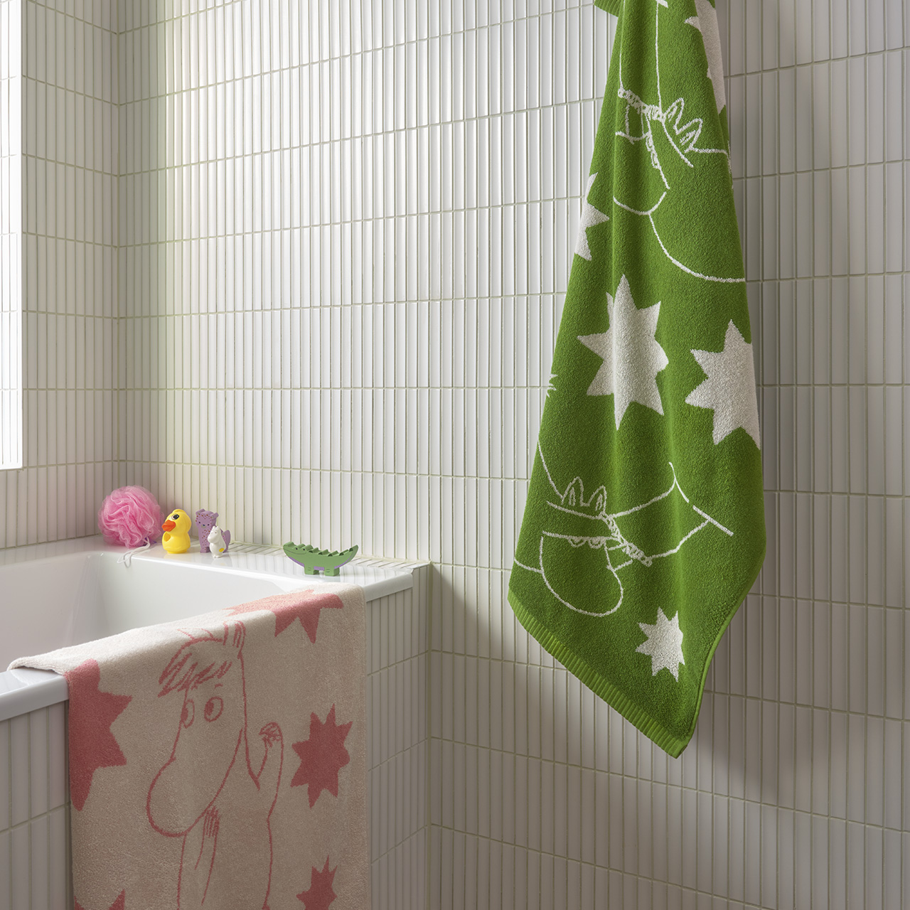 1074754_Moomin_b.towel_70x140_Stars_pink_2.jpg