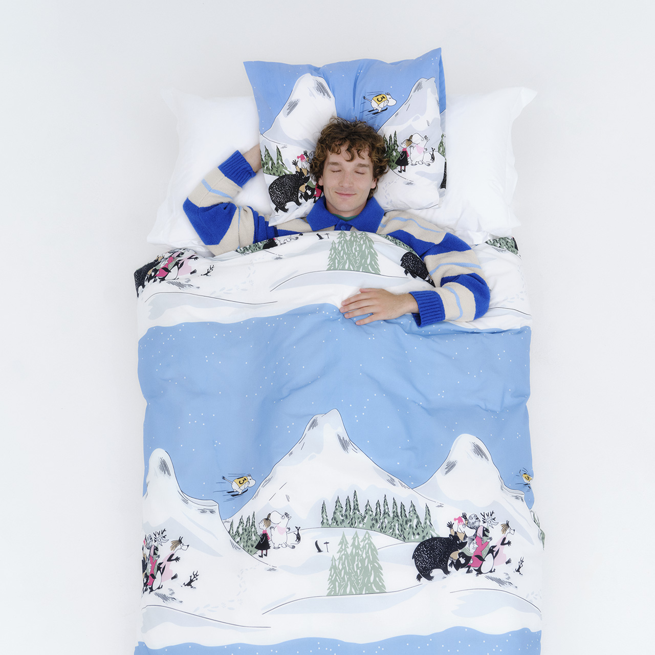 1074794_Moomin_pillowcase_ski_jumping_3.jpg