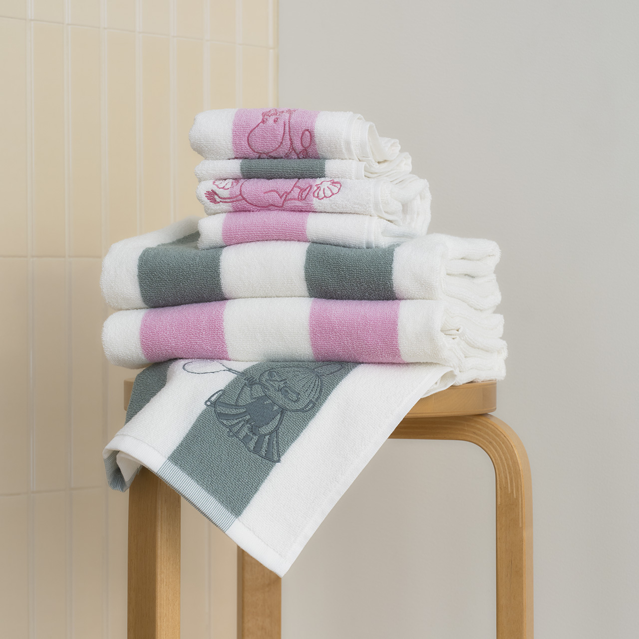 1074802_Moomin h.towel 30x50 Seashells str GOTS_2.jpg