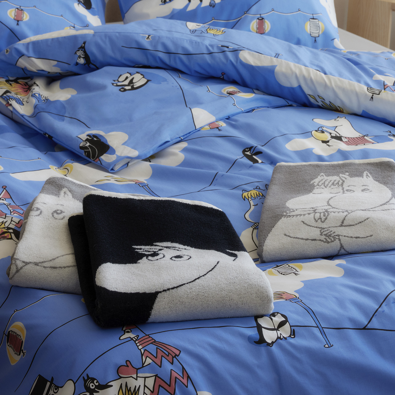 1075630_Moomin_bath_towel_70x140_Bonfire_grey_2.jpg