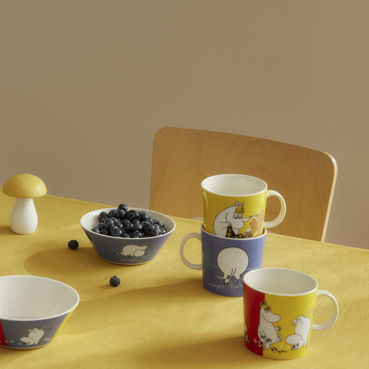 1075637_Moomin_mug_0,4L_Moomin_family_3.jpg