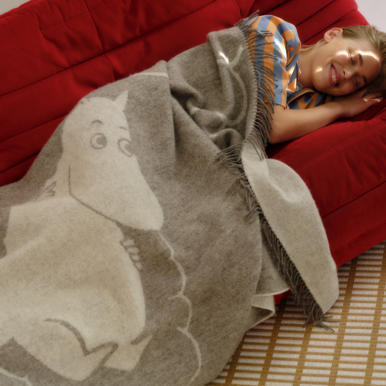 1077452_Moomin wool throw 170x130 Cloud_2.jpg
