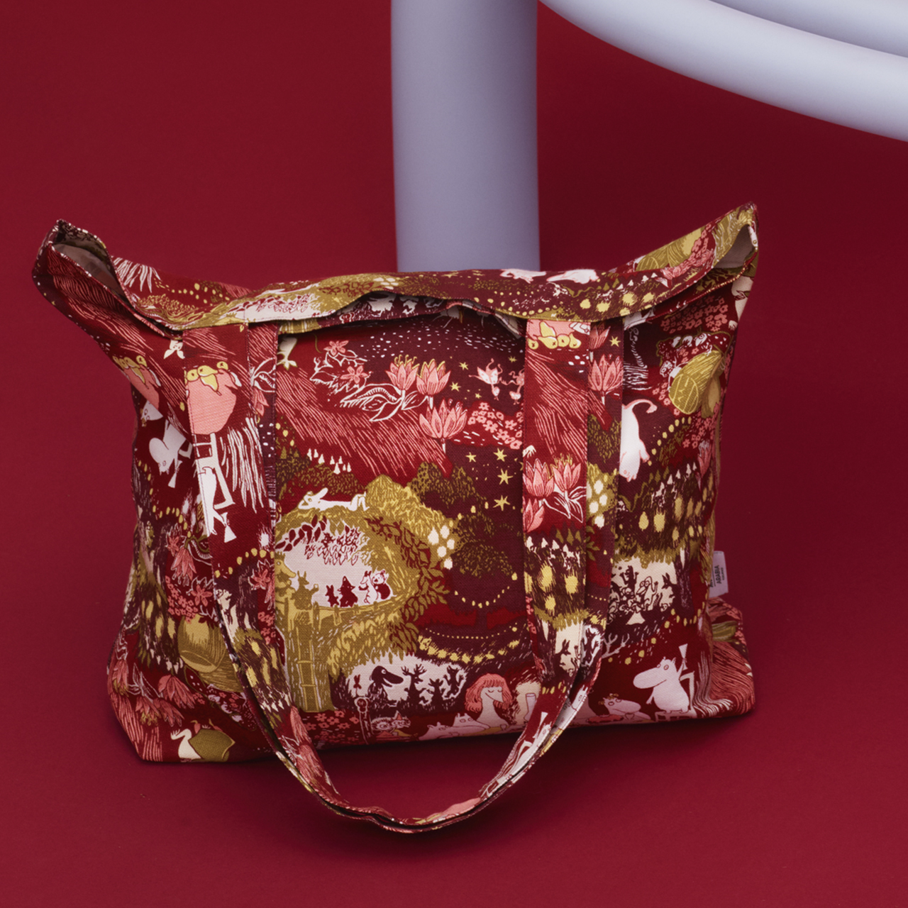 1079539_Moomin_tote_bag_Festive_Moments_lifestyle_2.jpg