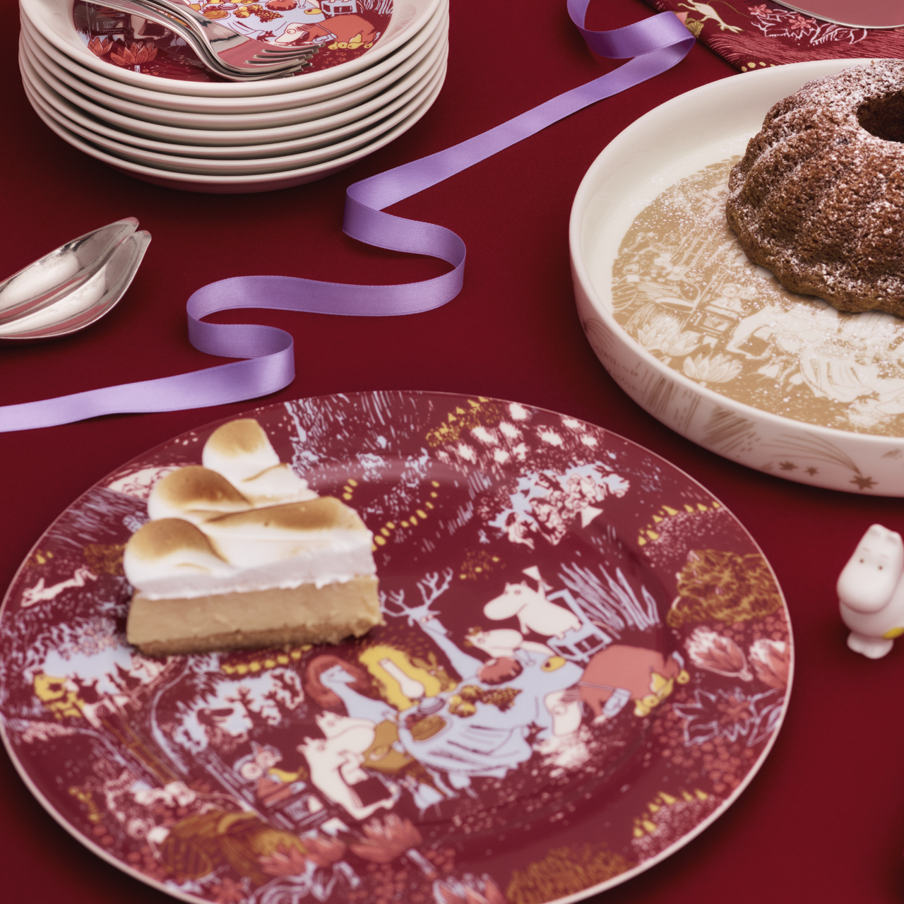 1079549_Moomin_serving_plate_30cm_Festive_M_lifestyle_3.jpg