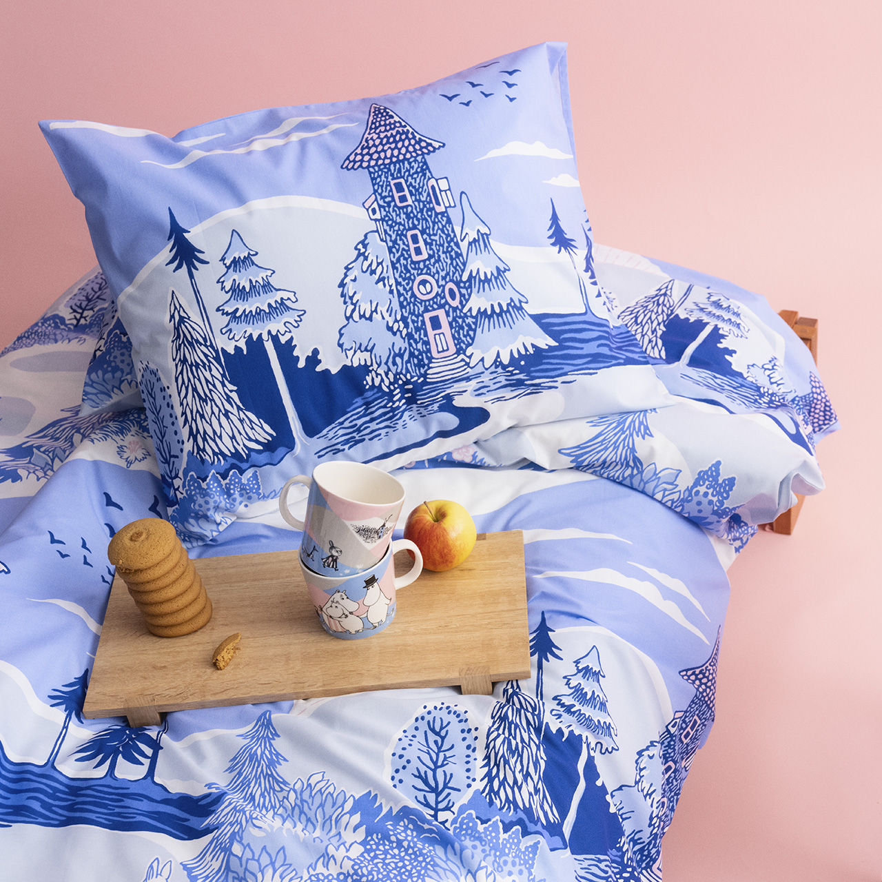 1079562_Moomin_bedst_140x210cm_Home_at_last_NO_GOTS_2.jpg