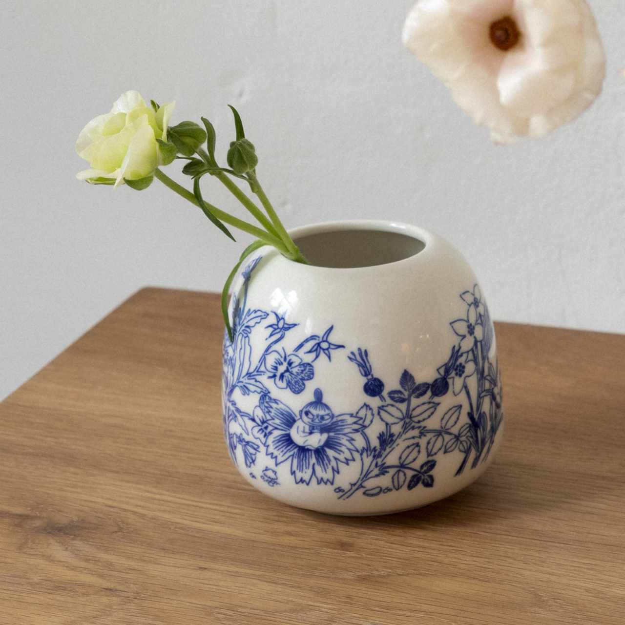 _1079669_ Moomin vase 101x95mm HARU_1_lifestyle.jpg
