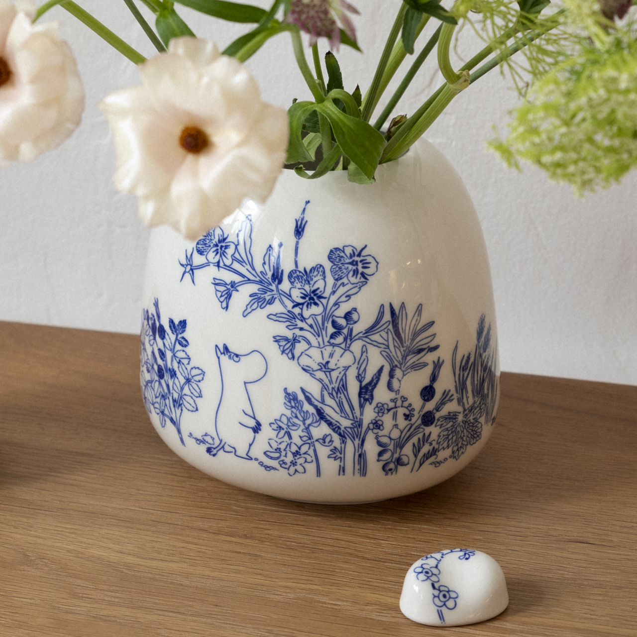 _1079680_ Moomin vase 153x144mm HARU_1_lifestyle.jpg