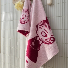 1074736_Moomin_bath_towel_70x140_Little_My_pink_2.jpg