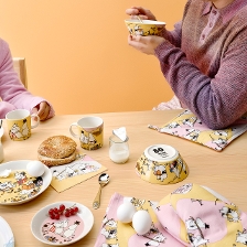 1076314_Moomin_pot_h._st_22x22cm_Family_Time_2.jpg