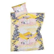 1076318_Moomin_bedset_140x200_Family_Time_GOTS_1.jpg