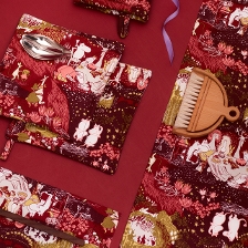 1079537_Moomin_table_runner_40x140cm_Festive_M._lifestyle_2.jpg
