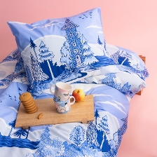 1079562_Moomin_bedst_140x210cm_Home_at_last_NO_GOTS_2.jpg