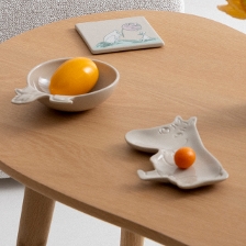 1082508_Moomin_plate_180mm_Moomintroll_recir_lifestyle.jpg